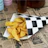 Caja de patatas fritas con lugares para salsa, rejilla negra, 350 ml 1
